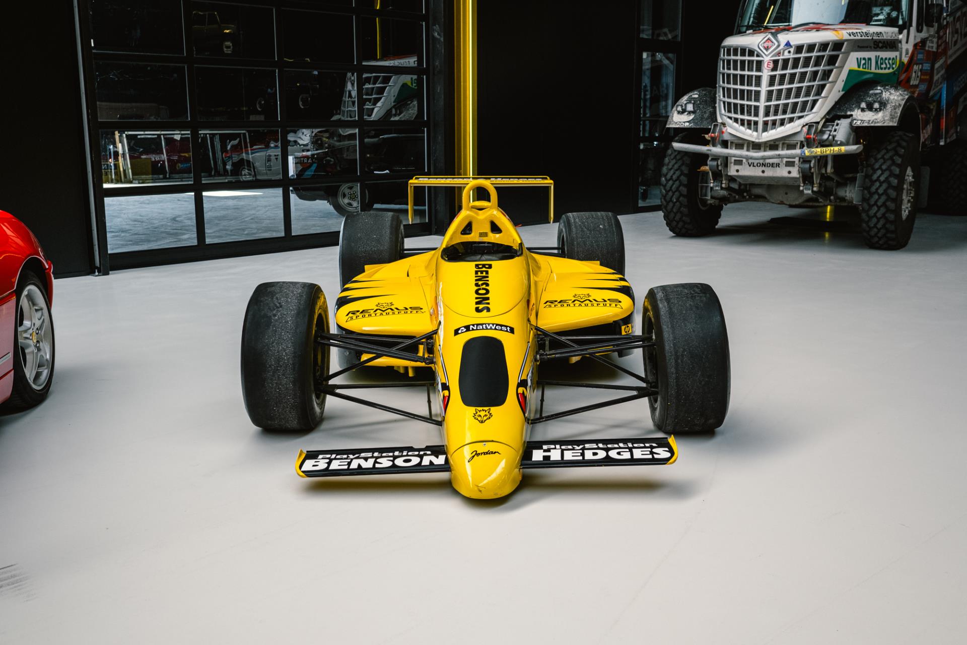 31967841-10.jpg
