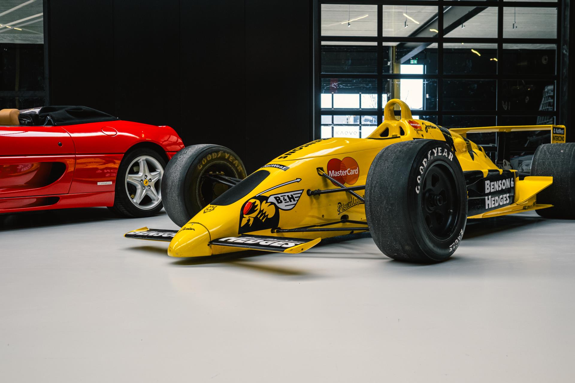 31967841-12.jpg