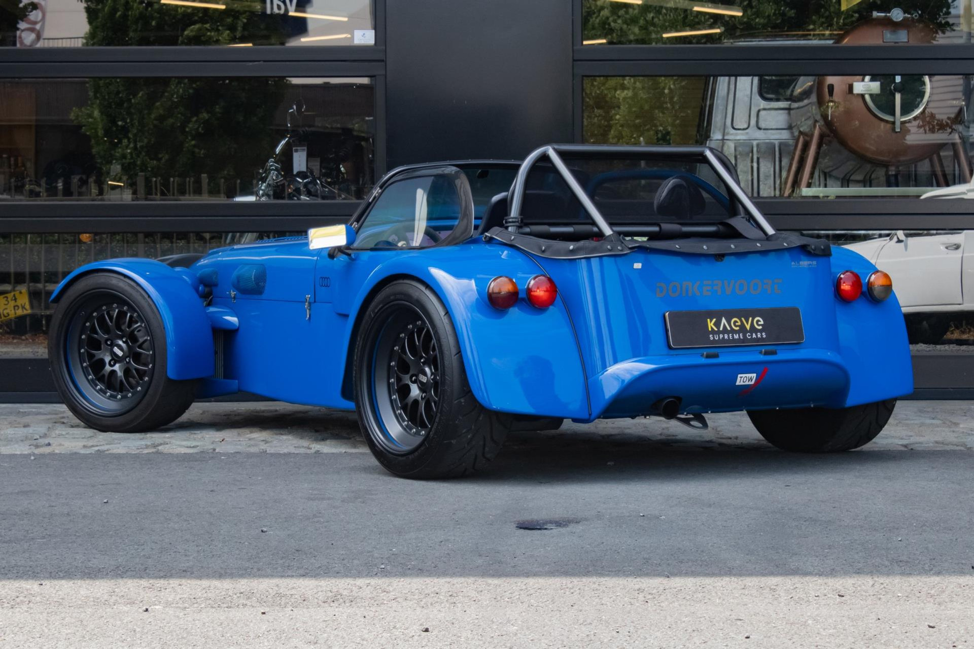 45266373-2.jpg