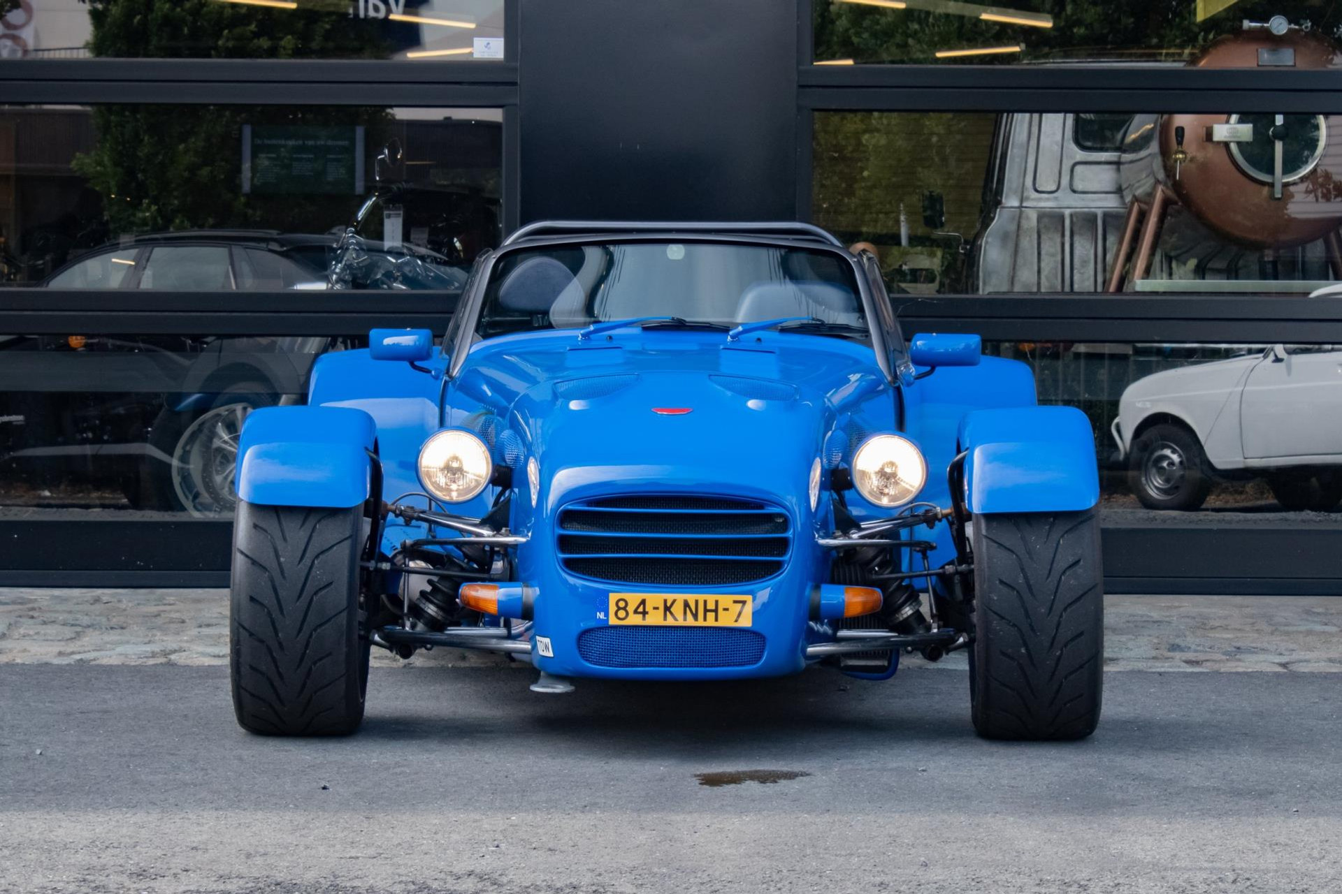 45266373-6.jpg