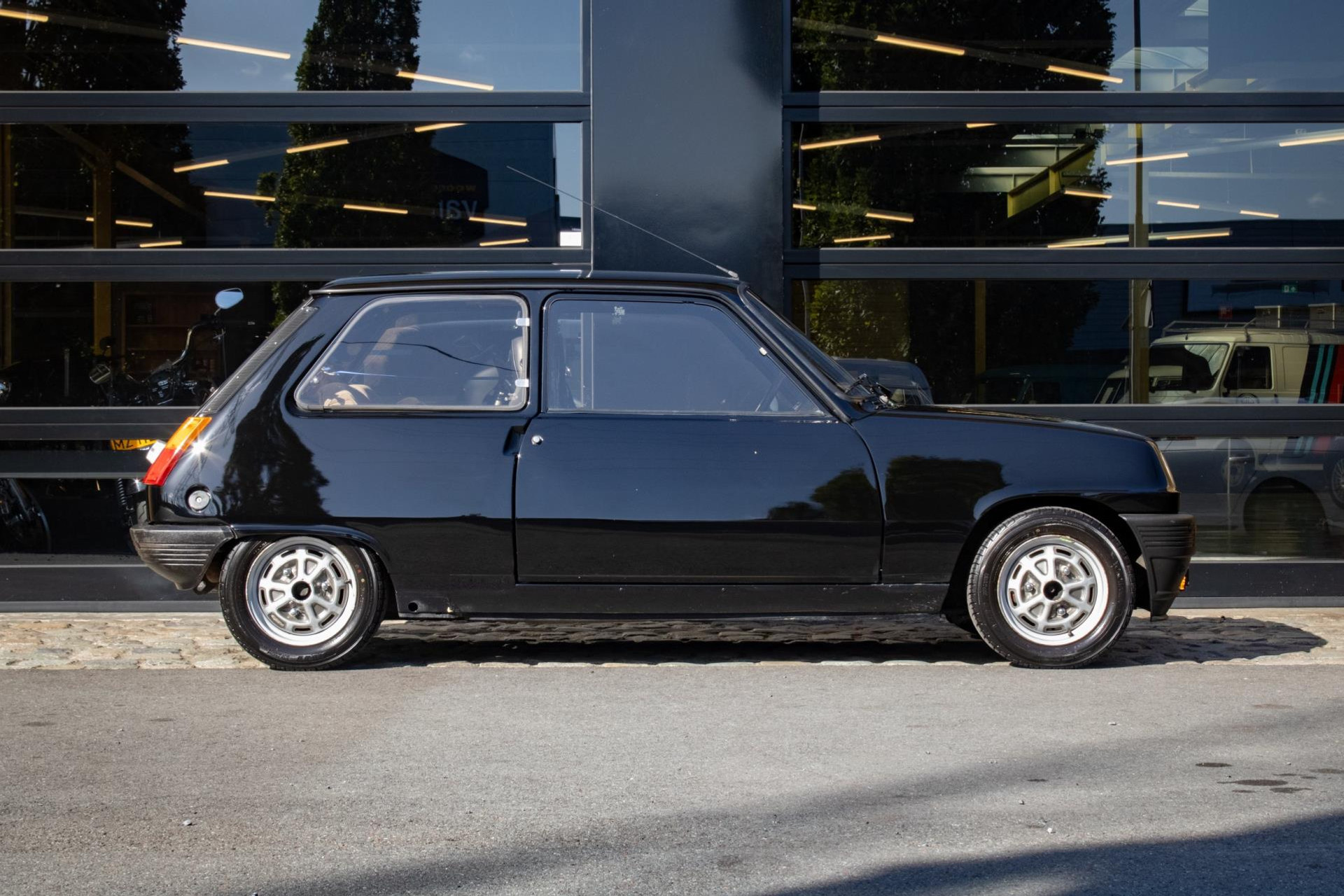 47560362-21.jpg