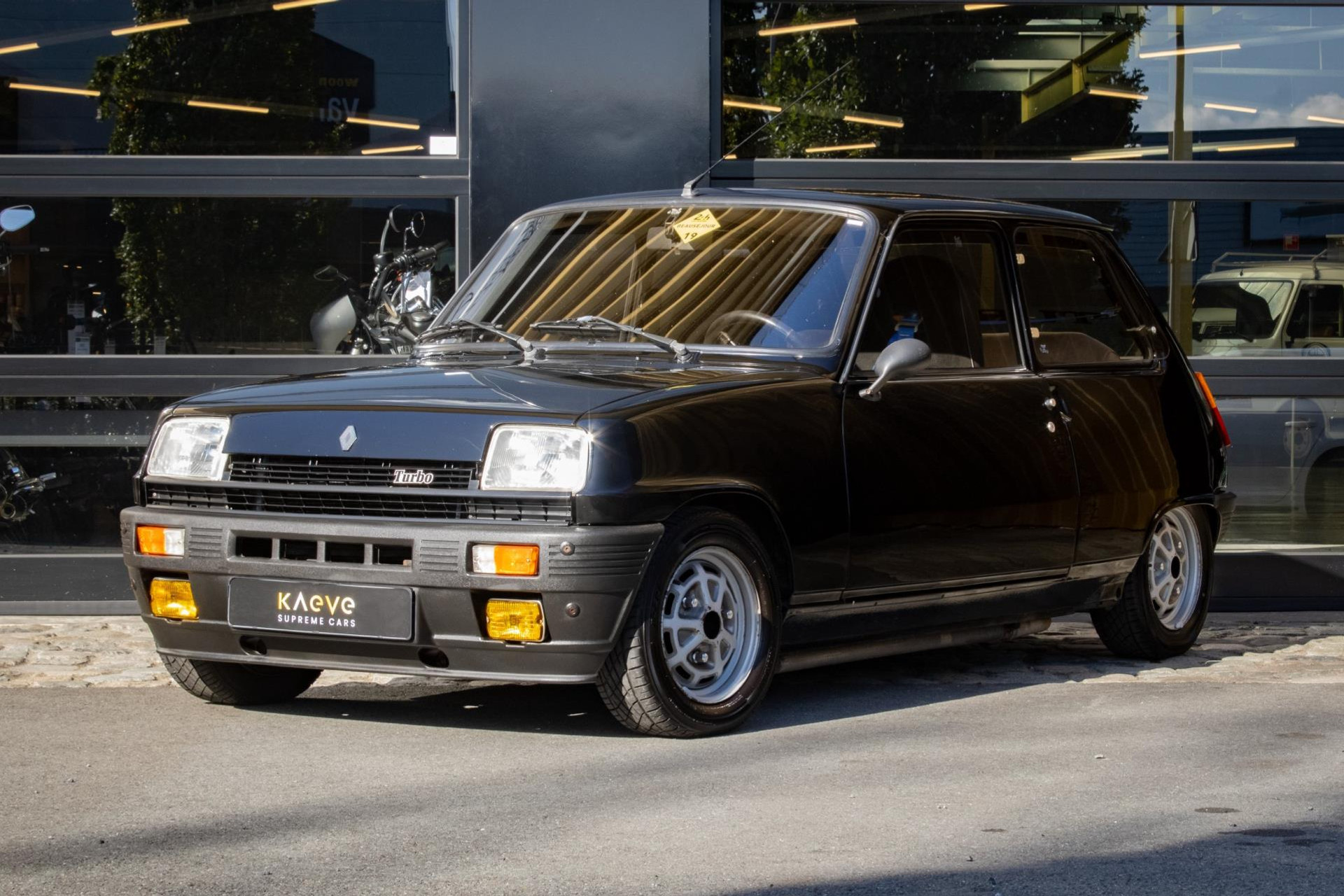 47560362-7.jpg